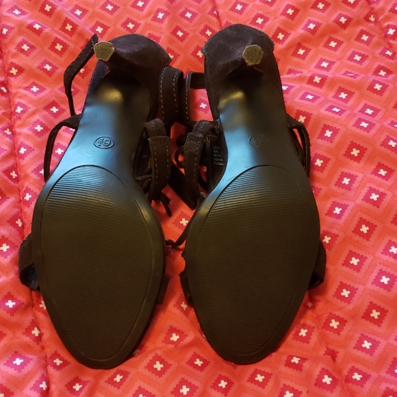 Mossimo Brown suede fringed heels. Size 6 1/2 - Picture 5 of 8
